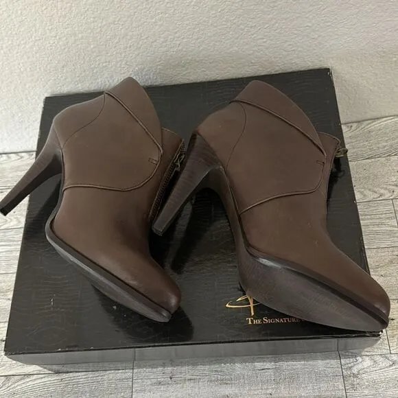B Makowsky Dark Brown Leather Booties Size 5.5