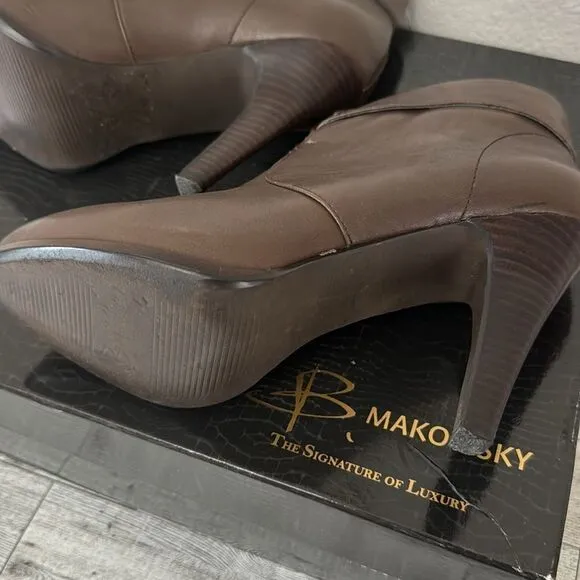 B Makowsky Dark Brown Leather Booties Size 5.5