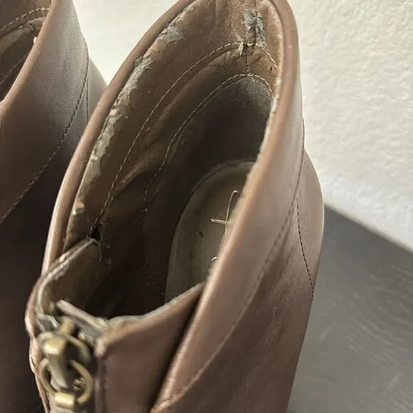 B Makowsky Dark Brown Leather Booties Size 5.5