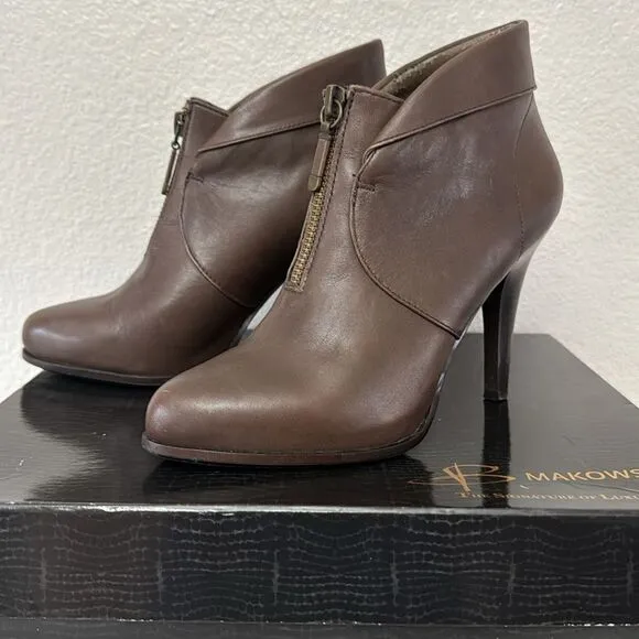 B Makowsky Dark Brown Leather Booties Size 5.5