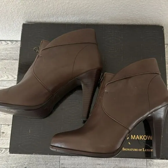 B Makowsky Dark Brown Leather Booties Size 5.5