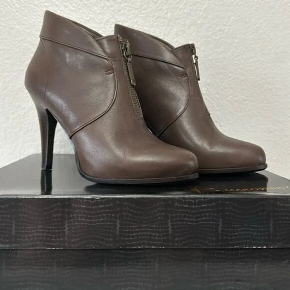 B Makowsky Dark Brown Leather Booties Size 5.5