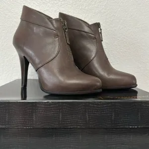 B Makowsky Dark Brown Leather Booties Size 5.5