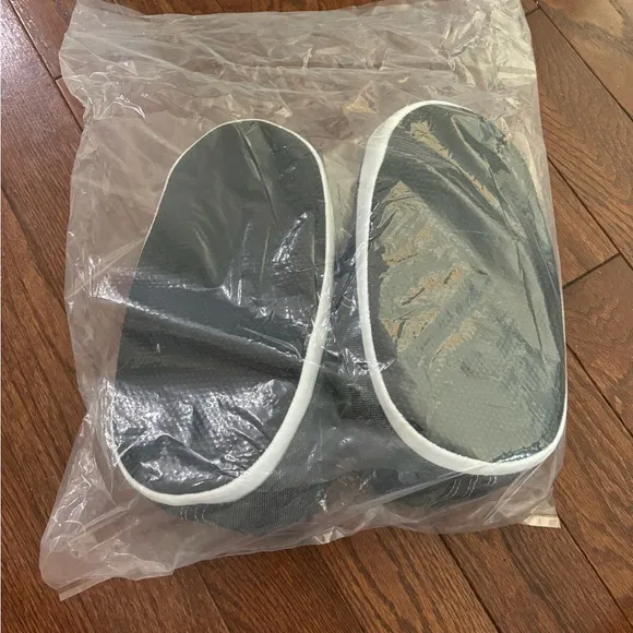 Kids to adult, New With Tags Converse All Star Hi Top Sneaker Slippers OS