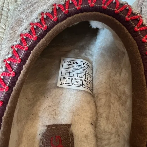 KIDS UGG TAN SUEDE TAZZ SLIPPERS SIZE 2. USED IN GREAT CONDITION.