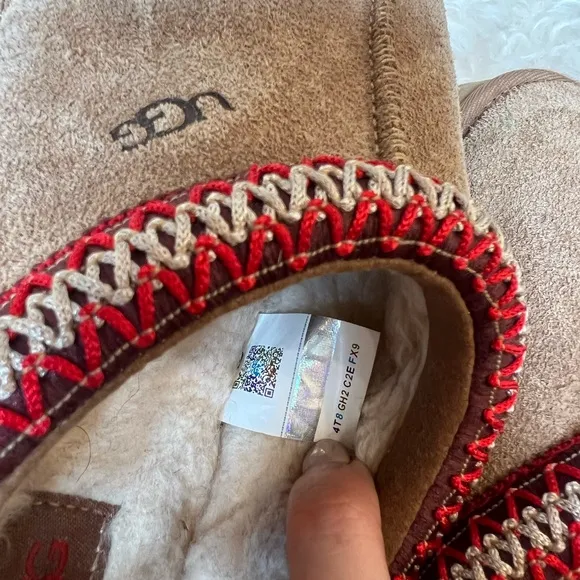 KIDS UGG TAN SUEDE TAZZ SLIPPERS SIZE 2. USED IN GREAT CONDITION.