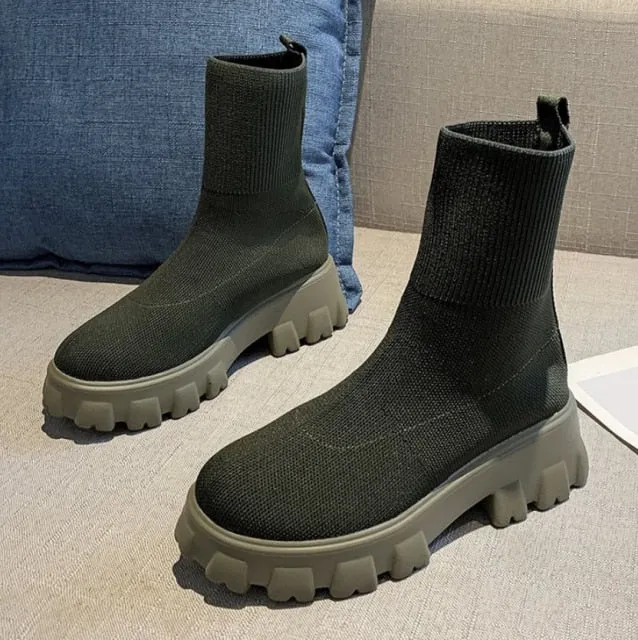 KNITTED BOOTIES