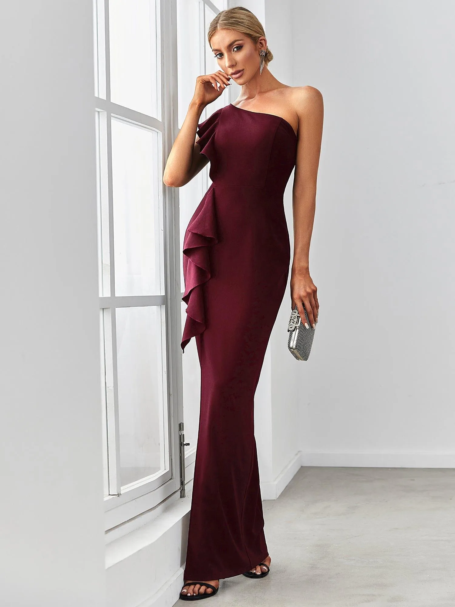 Robe élégante à une épaule fendue et extensible avec des volants(Vente finale)