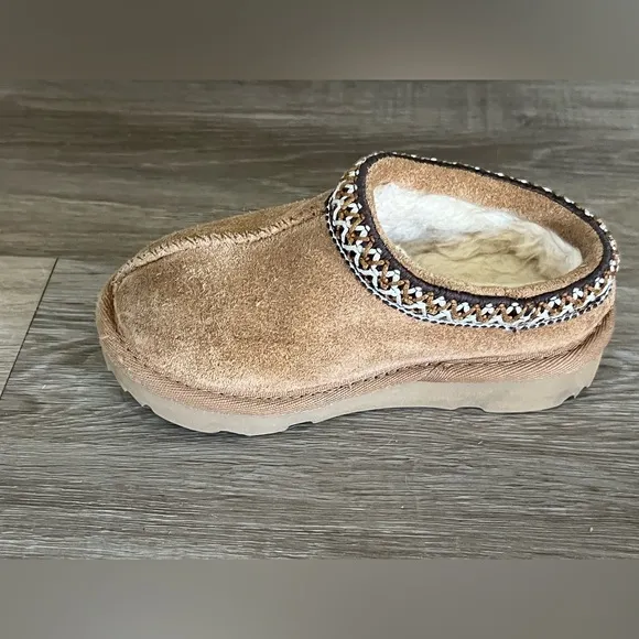 Ugg Kids Tasman II Embroidered Slipper size 8