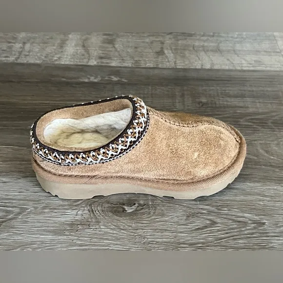 Ugg Kids Tasman II Embroidered Slipper size 8