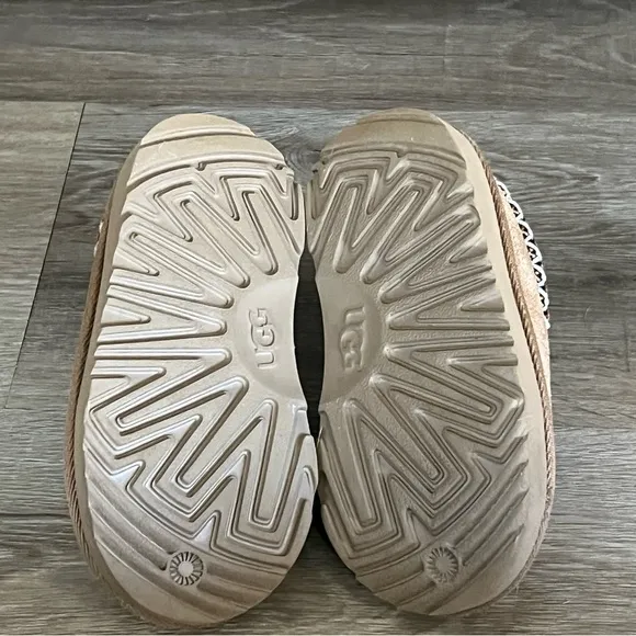 Ugg Kids Tasman II Embroidered Slipper size 8