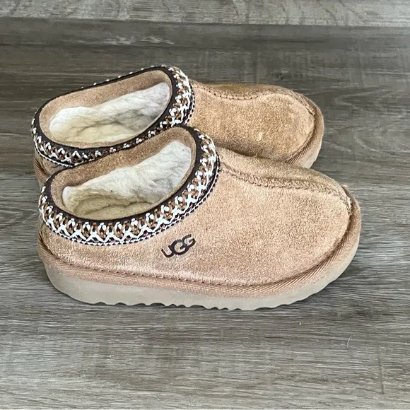 Ugg Kids Tasman II Embroidered Slipper size 8
