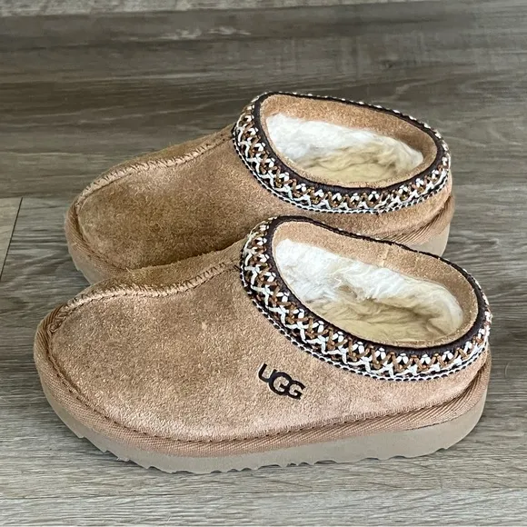 Ugg Kids Tasman II Embroidered Slipper size 8